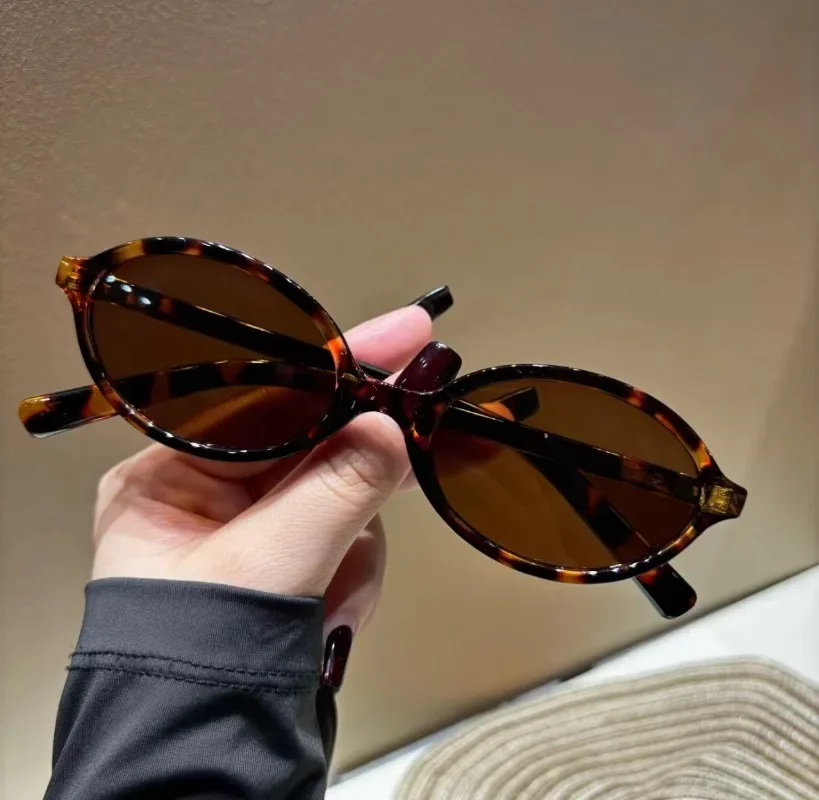 Nuovi Occhiali da Sole Ovali C - Vintage Fashion Glasses recensione e prezzo
